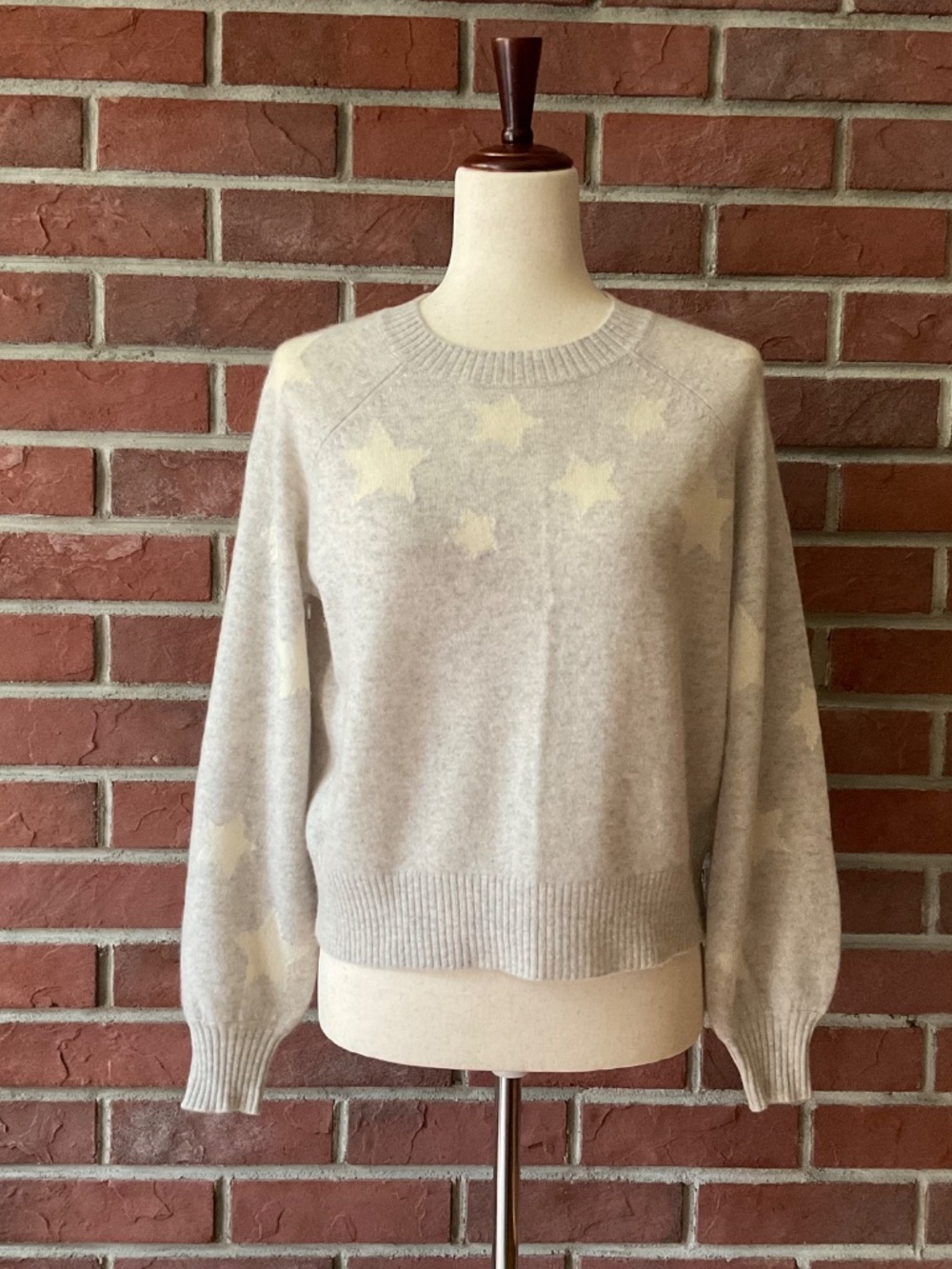 AQUA Cashmere Crewneck Knit Grey Sweater White Stars XS